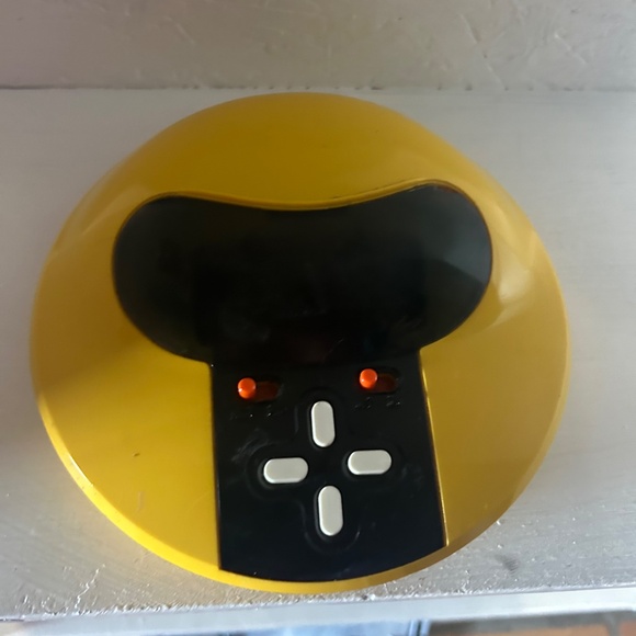 Relive the Arcade Glory Days: Own the Vintage 1981 Pac-Man MiniArcade & Tomytron - Picture 6 of 9